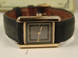 LADIES MUST DE CARTIER 18K WATCH WITH CERTIFICATE.