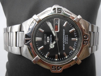 RARE VINTAGE SEIKO 5 SPORTS BLACK DIAL 100 M WATER RESIST MENS AUTOMATIC WATCH