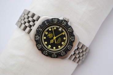 Vintage Tag Heuer F1 Classic Stainless Steel Quartz Mens Midsize Watch 545