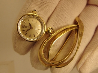 2572 VINTAGE RARE OMEGA BROOCH-WATCH, YELLOW GOLDFILLED, CIRCA 1960