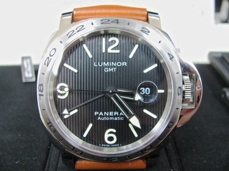 Panerai PAM 29 Luminor GMT Automatic Tuxedo Dial Limited Edition of 1000 pieces