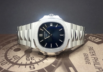 Patek Philippe Nautilus 5711 Blue DIAL! IMPOSSIBLE TO FIND! Brand NEW!