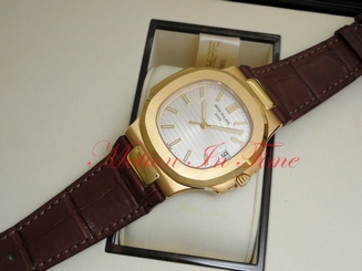 Patek Philippe 5711J-001 Nautilus 18kt Yellow Gold Silver Dial With Date 43mm