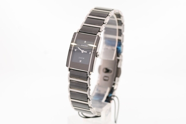 NWOT Ladies Rado Integral R20488712 Diamond Markers Black Ceramic Watch