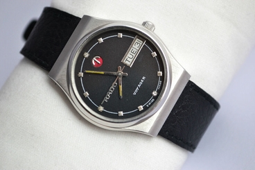 Vintage Rado Voyager Stainless Steel Automatic Midsize Watch 165
