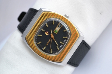 Vintage Rado Voyager Stainless Steel Automatic Mens Watch 229