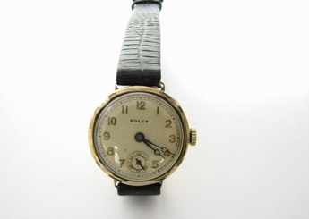 OLD EARLY LADIES ROLEX WORLD'S RECORDS HAND WINDING 9CT GOLD WATCH GOOD WORKING
