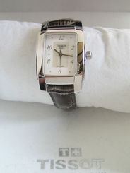  TISSOT WATCH WOMENS T10  T073.310.16.116.00 DIAMONDS BNWT GENUINE WARRANTY