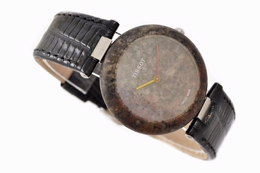 Vintage Tissot R151 Rock Watch Quartz Mens Midsize Watch 1277