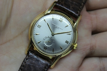 VACHERON & CONSTANTIN Cal. V458 18K Gold Watch w/ Elongated Fluted Lugs BOXED