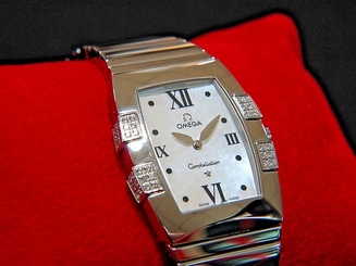 New in Box Omega 1586.70.00 Constellation Quadrella Women's MOP Tonneau Diamonds