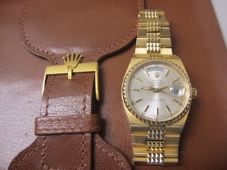 ROLEX OYSTER PERPETUAL OYSTERQUARTZ DAY DATE REF 19028 PYRAMID BEZEL NEAR MINT !