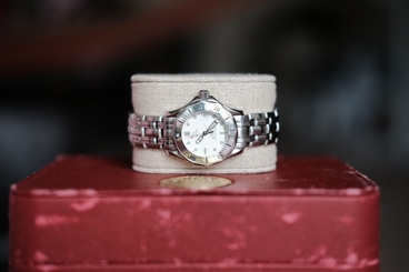 Omega Seamaster, Reference 2582.20.00 ladies watch with original box and papers
