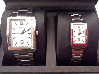 Guess Watches : W19528P1 Quartz White Dial Date Stainless Steel Unisex Watch